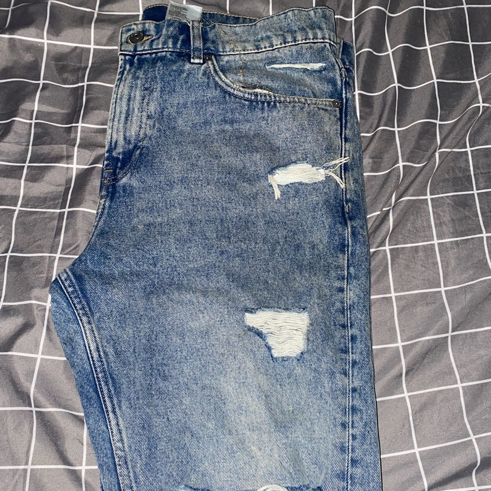 Divided distressed slim fit jeans